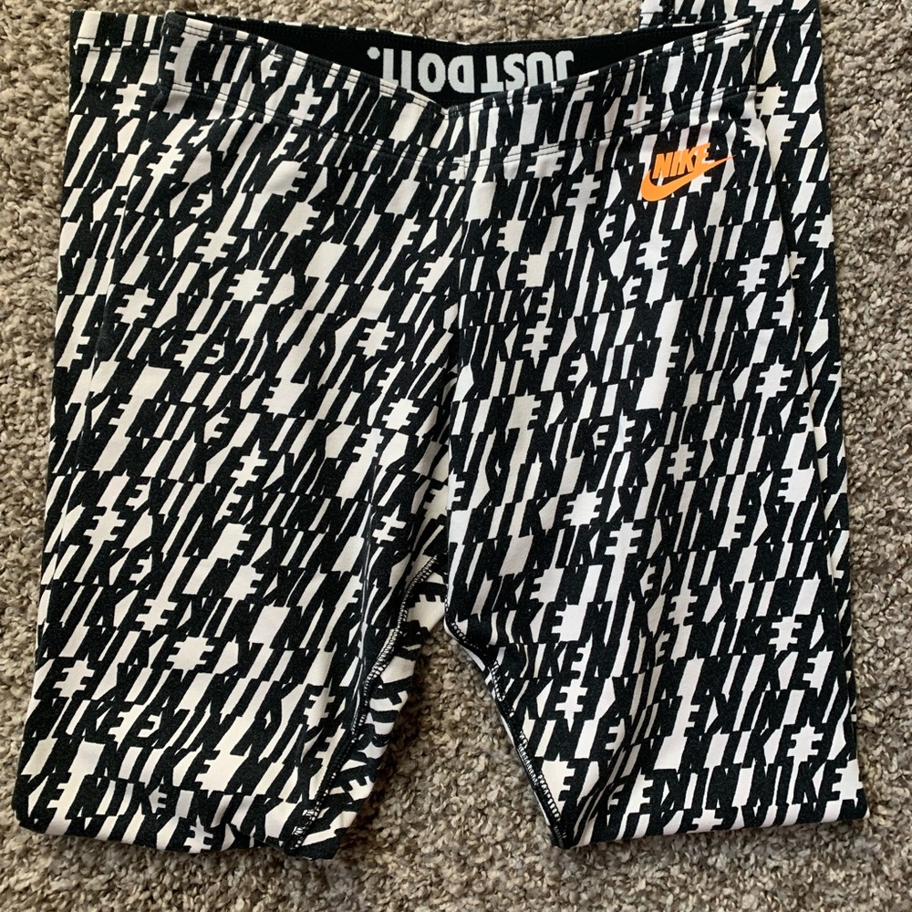 Nike ankle length leggings size small